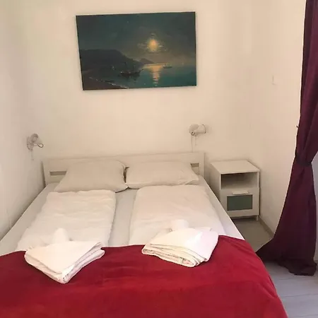 Y Panzio 3* Balatonlelle